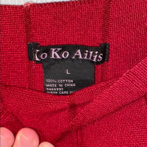 Large Red mini-Skirt - Picture 3 of 3